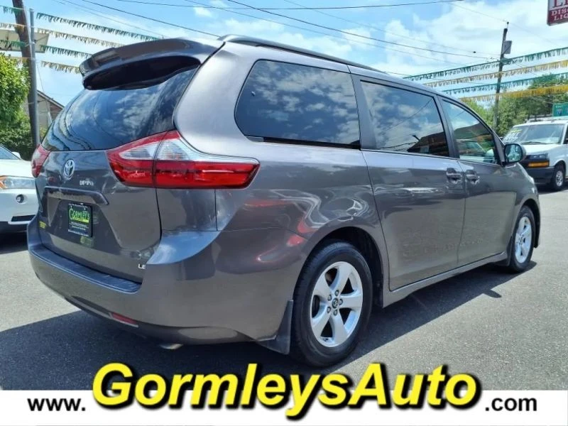 2018 Toyota Sienna 3rd Gen - Image 4 of 12