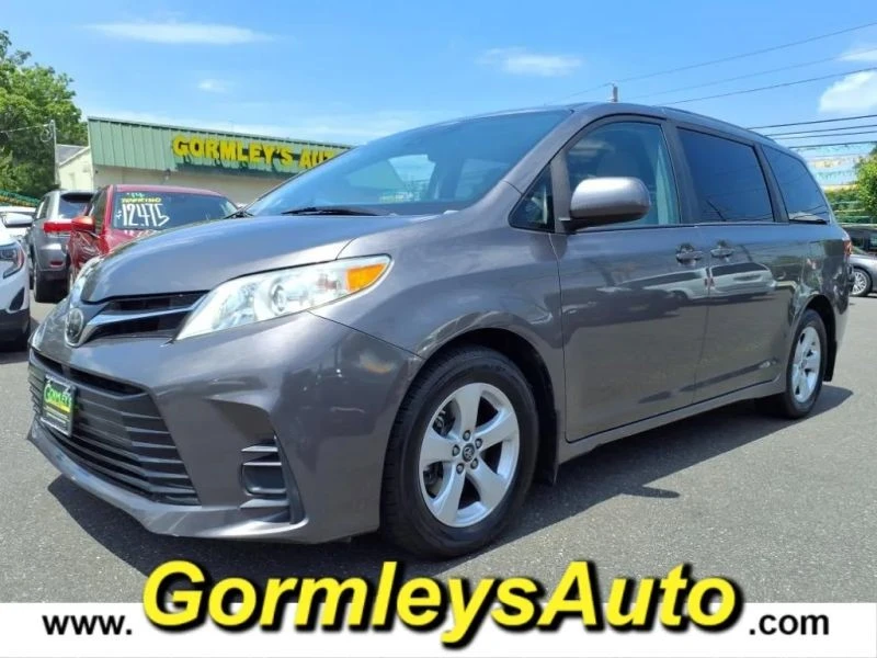 2018 Toyota Sienna 3rd Gen - Image 2 of 12