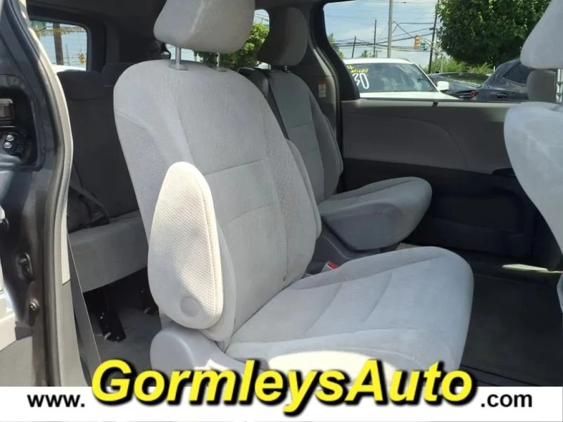 2018 Toyota Sienna 3rd Gen - Image 7 of 12