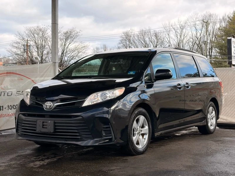 2018 Toyota Sienna 3rd Gen - Image 3 of 12