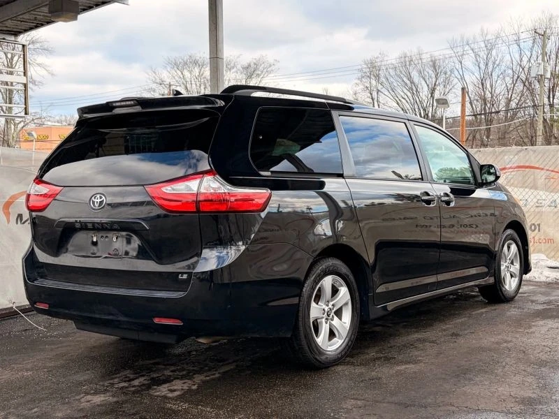 2018 Toyota Sienna 3rd Gen - Image 11 of 12