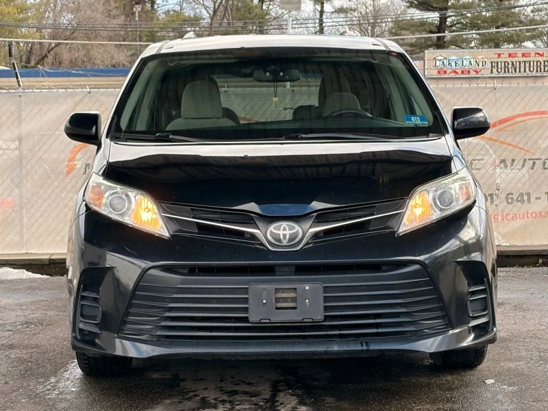2018 Toyota Sienna 3rd Gen - Image 5 of 12