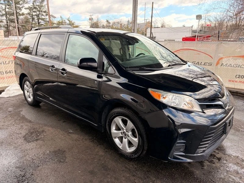 2018 Toyota Sienna 3rd Gen - Image 7 of 12