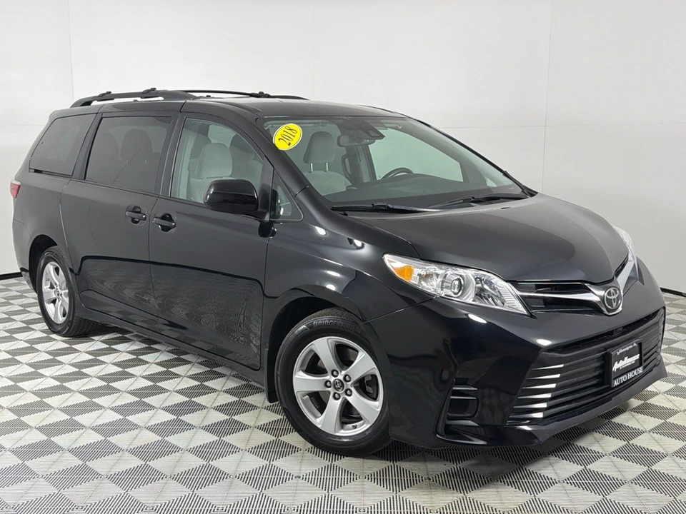 2018 Toyota Sienna 3rd Gen - Image 2 of 12