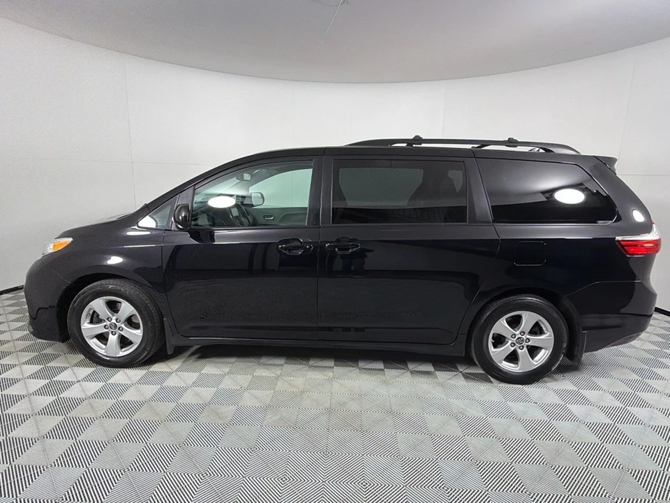 2018 Toyota Sienna 3rd Gen - Image 6 of 12
