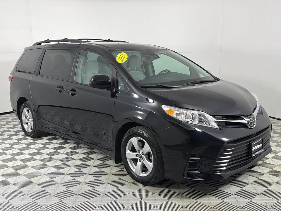 2018 Toyota Sienna 3rd Gen - Image 3 of 12
