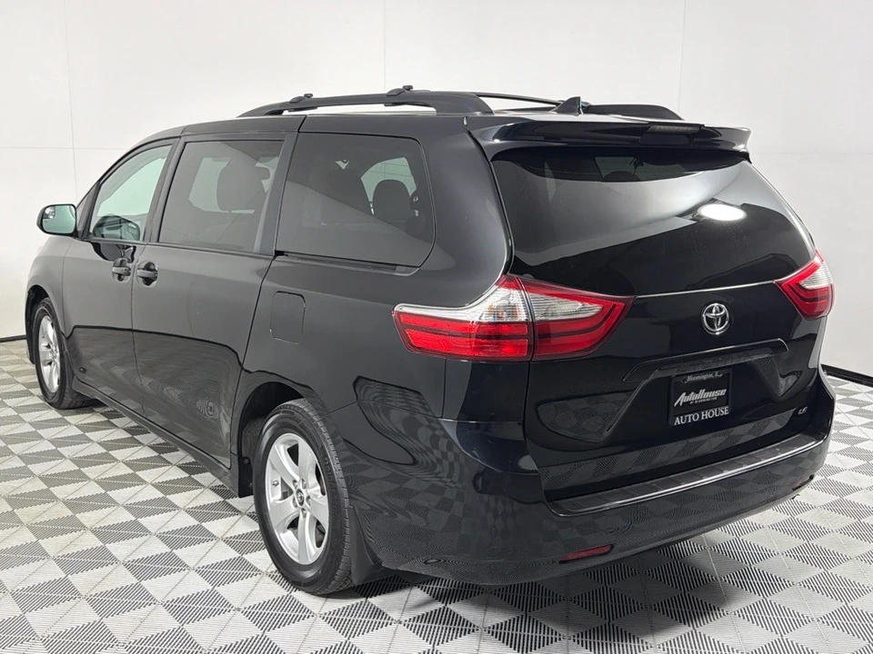2018 Toyota Sienna 3rd Gen - Image 5 of 12