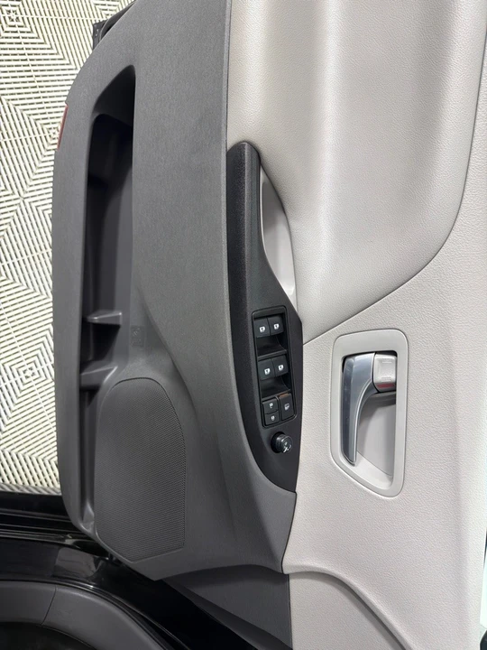 2018 Toyota Sienna 3rd Gen - Image 9 of 12