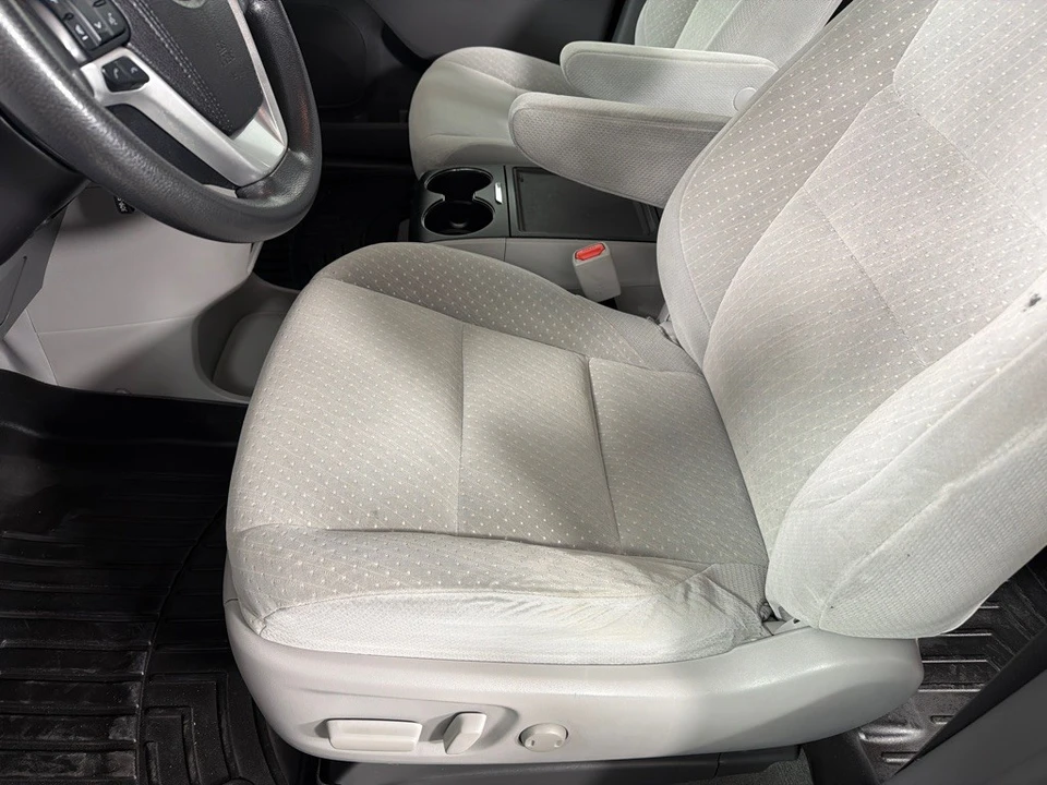 2018 Toyota Sienna 3rd Gen - Image 10 of 12