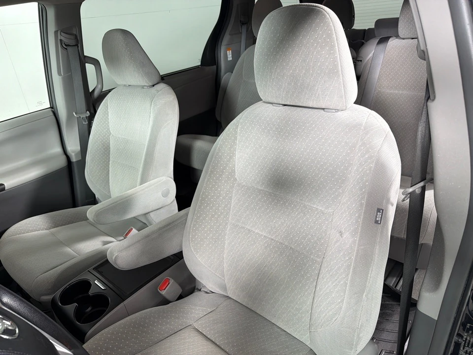 2018 Toyota Sienna 3rd Gen - Image 11 of 12