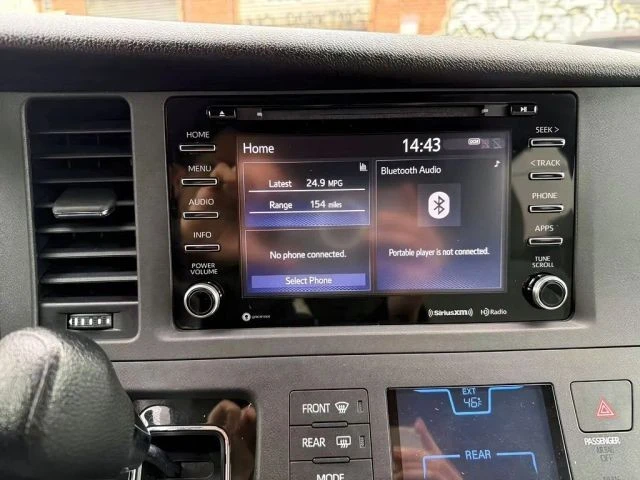 2018 Toyota Sienna 3rd Gen - Image 19 of 21