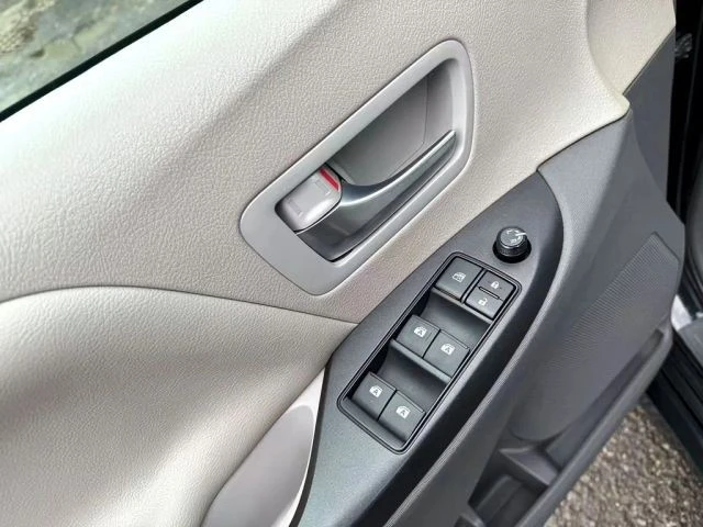 2018 Toyota Sienna 3rd Gen - Image 11 of 21