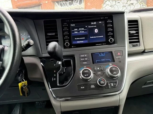 2018 Toyota Sienna 3rd Gen - Image 18 of 21