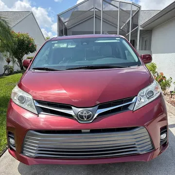 2018 Toyota Sienna LE Minivan 4D