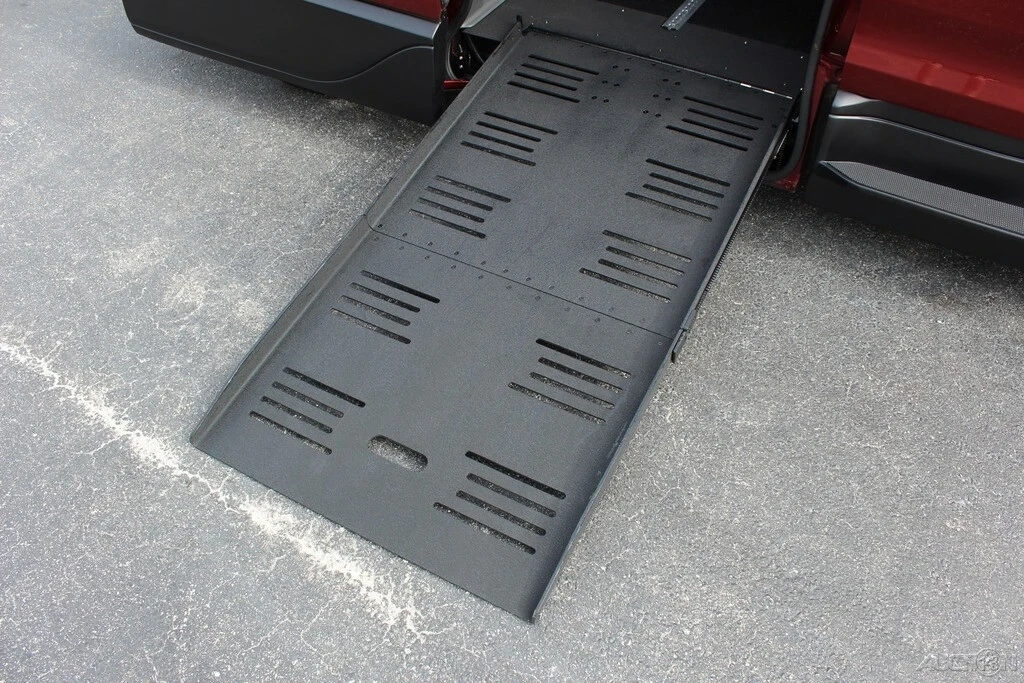 2018 Toyota Sienna 3rd Gen - Image 2 of 12
