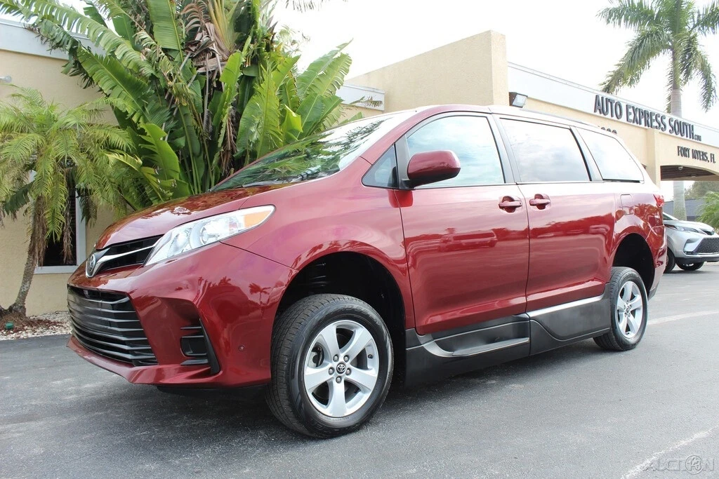 2018 Toyota Sienna 3rd Gen - Image 6 of 12