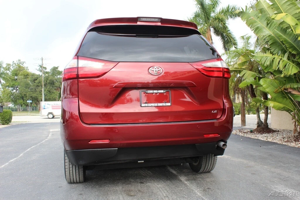 2018 Toyota Sienna 3rd Gen - Image 10 of 12