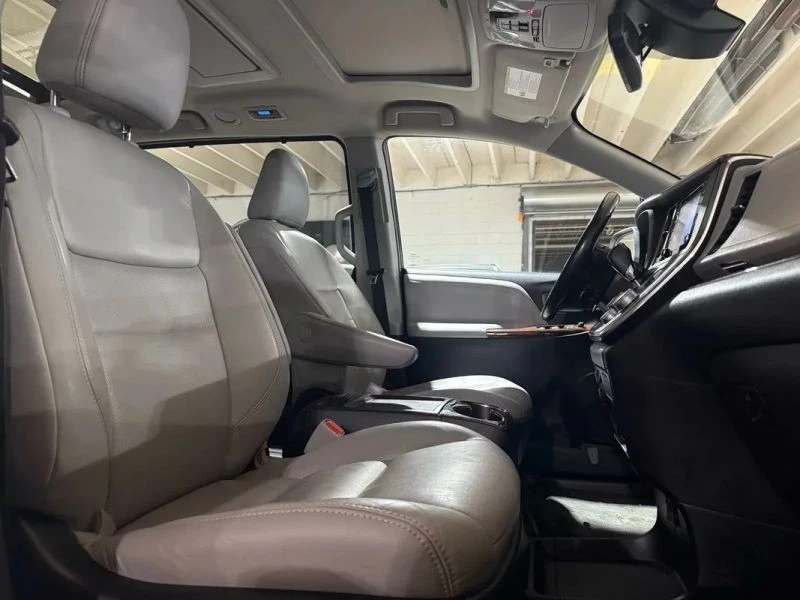 2018 Toyota Sienna 3rd Gen - Image 10 of 12