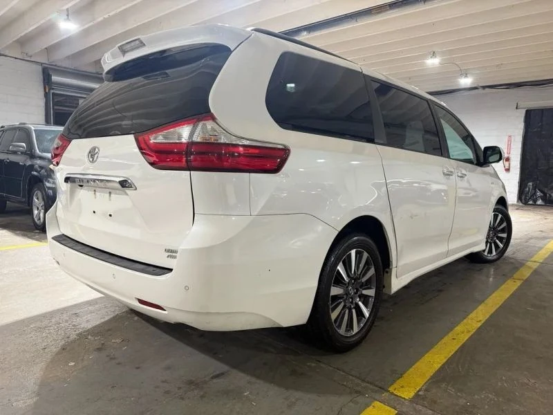 2018 Toyota Sienna 3rd Gen - Image 4 of 12