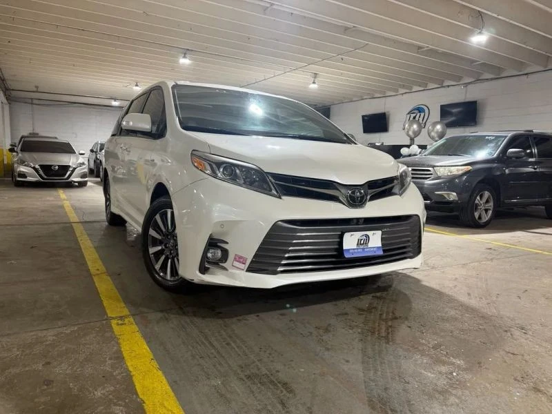 2018 Toyota Sienna 3rd Gen - Image 6 of 12