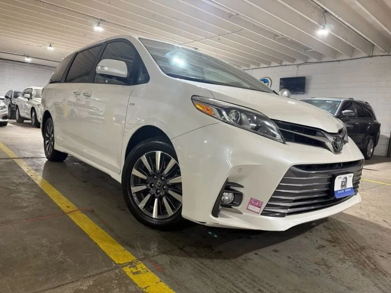 2018 Toyota Sienna 3rd Gen - Image 5 of 12