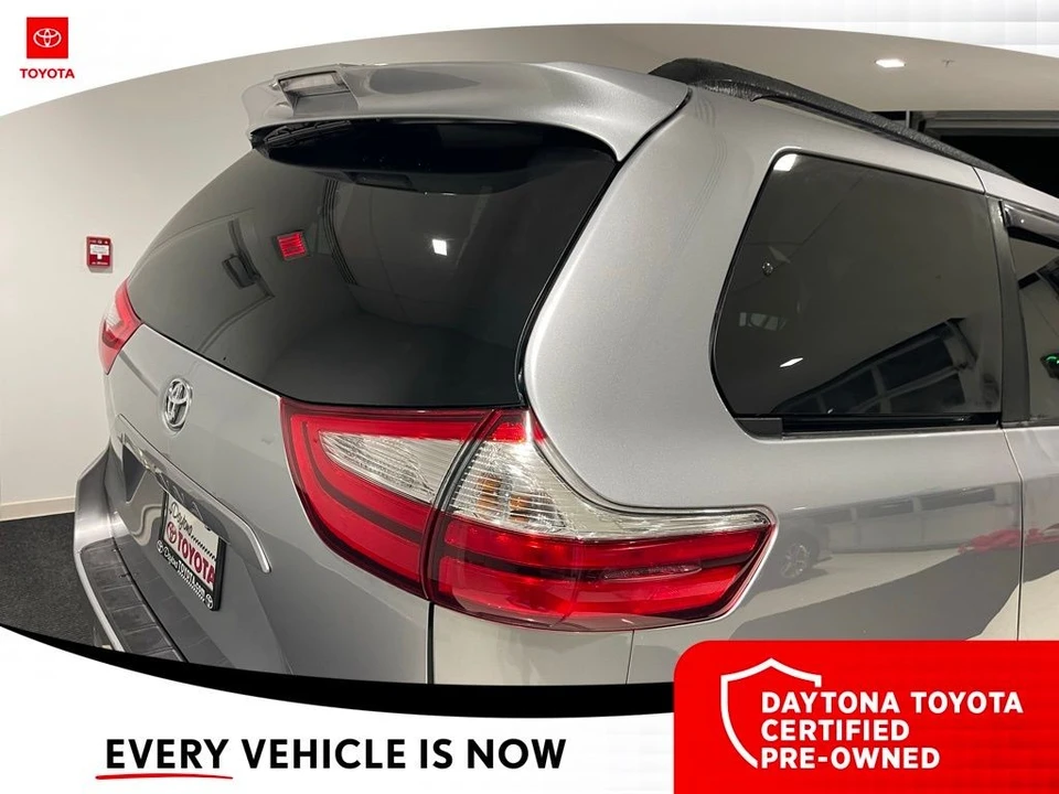 2018 Toyota Sienna 3rd Gen - Image 9 of 12