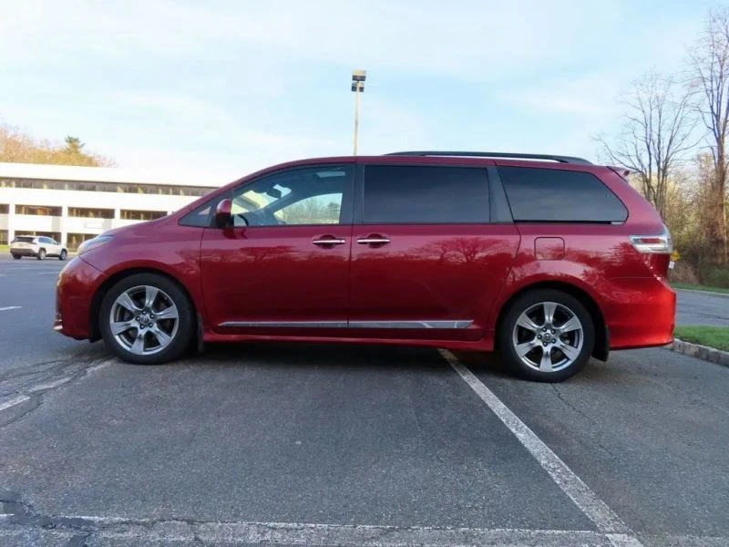 2018 Toyota Sienna 3rd Gen - Image 5 of 12