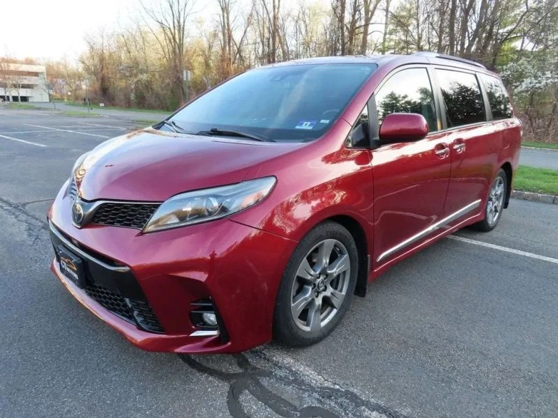 2018 Toyota Sienna 3rd Gen - Image 4 of 12