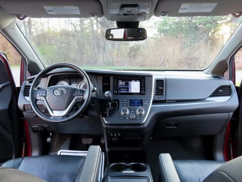 2018 Toyota Sienna 3rd Gen - Image 7 of 12