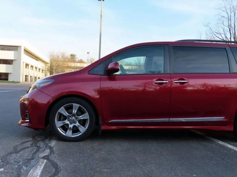 2018 Toyota Sienna 3rd Gen - Image 11 of 12