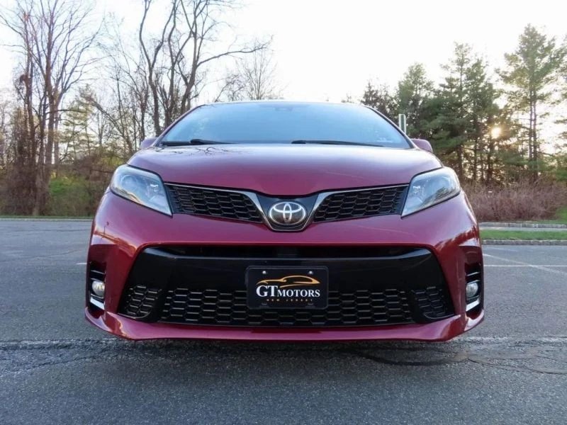 2018 Toyota Sienna 3rd Gen - Image 2 of 12