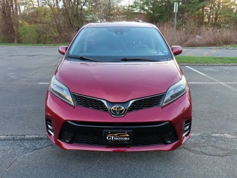 2018 Toyota Sienna 3rd Gen - Image 3 of 12