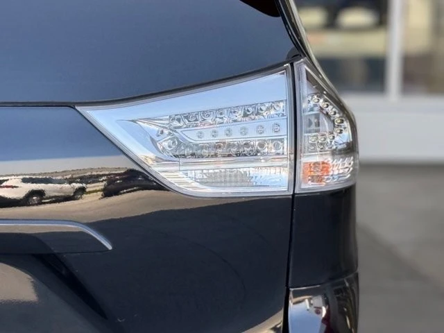 2018 Toyota Sienna 3rd Gen - Image 13 of 21