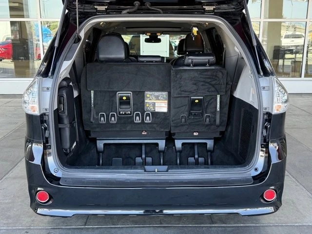 2018 Toyota Sienna 3rd Gen - Image 15 of 21