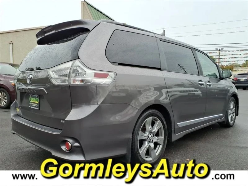 2018 Toyota Sienna 3rd Gen - Image 4 of 12