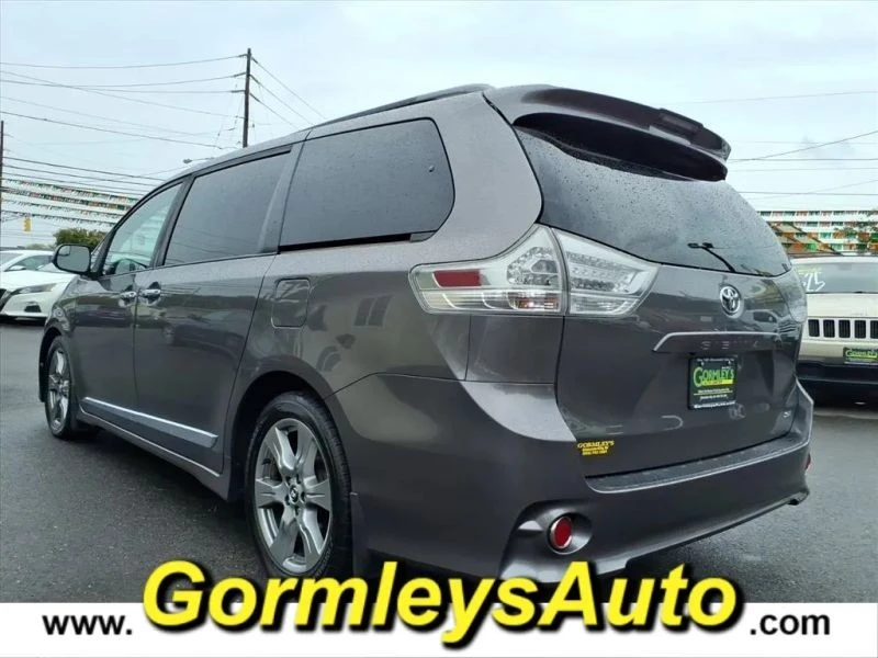 2018 Toyota Sienna 3rd Gen - Image 3 of 12