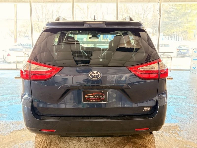 2018 Toyota Sienna 3rd Gen - Image 8 of 12