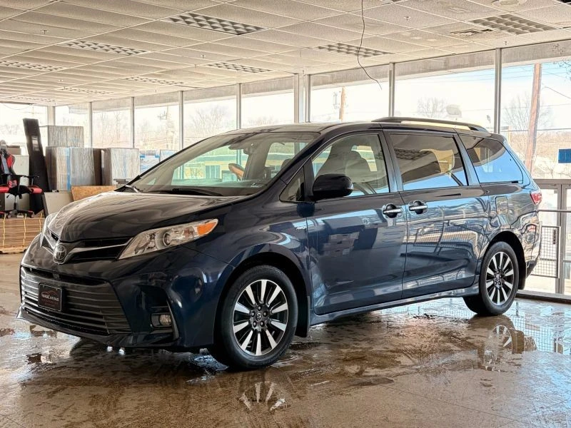 2018 Toyota Sienna 3rd Gen - Image 3 of 12
