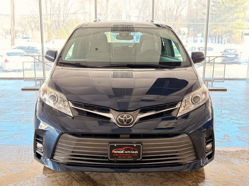 2018 Toyota Sienna 3rd Gen - Image 5 of 12