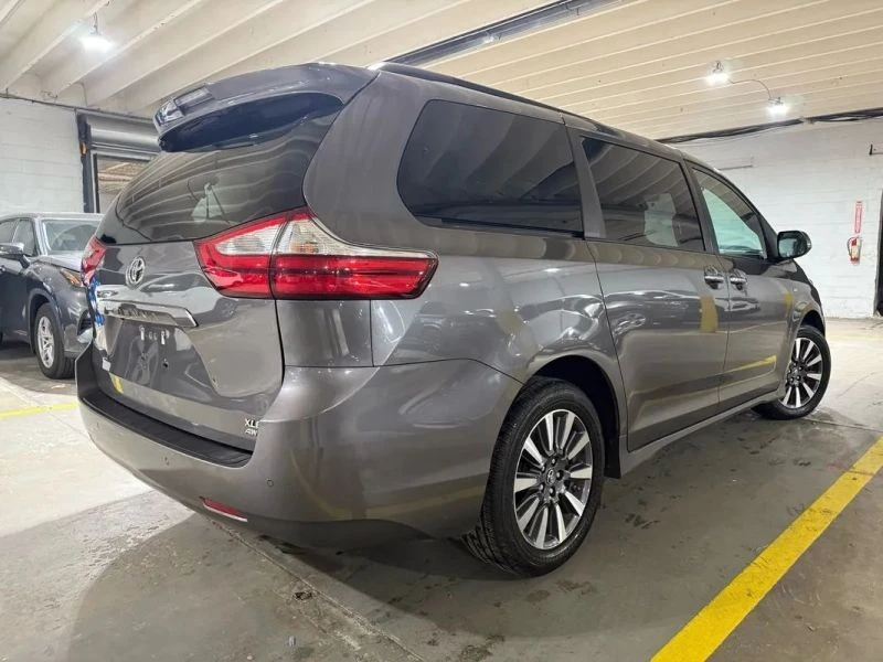 2018 Toyota Sienna 3rd Gen - Image 4 of 12