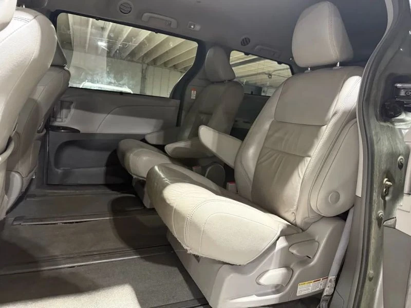 2018 Toyota Sienna 3rd Gen - Image 11 of 12