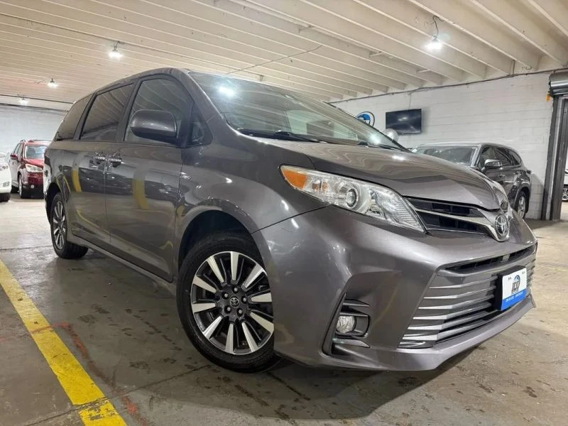 2018 Toyota Sienna 3rd Gen - Image 5 of 12