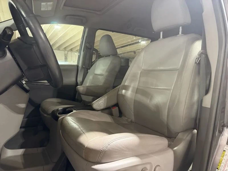 2018 Toyota Sienna 3rd Gen - Image 9 of 12
