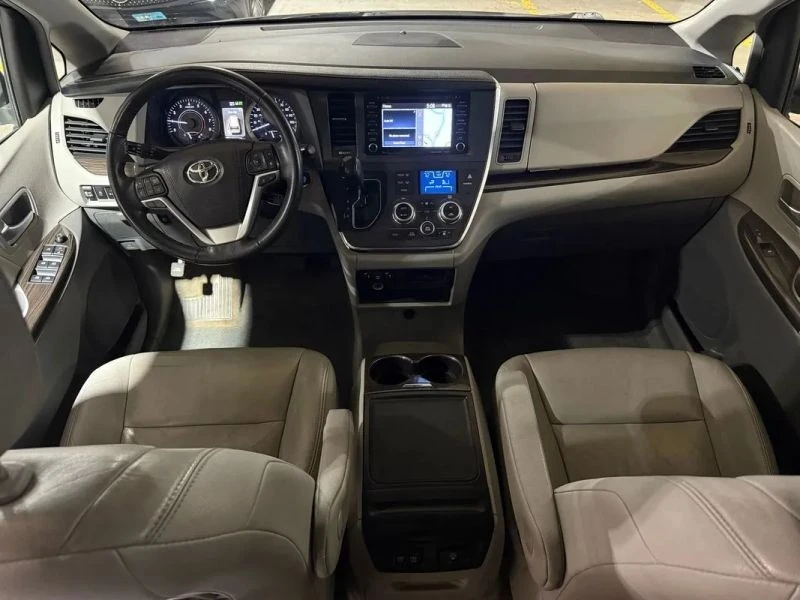 2018 Toyota Sienna 3rd Gen - Image 8 of 12