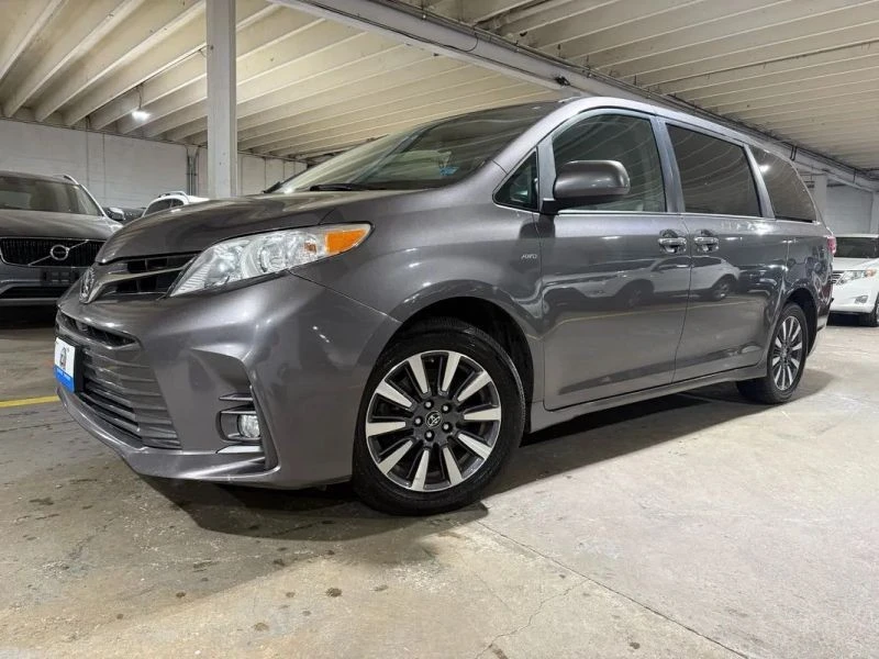 2018 Toyota Sienna 3rd Gen - Image 2 of 12