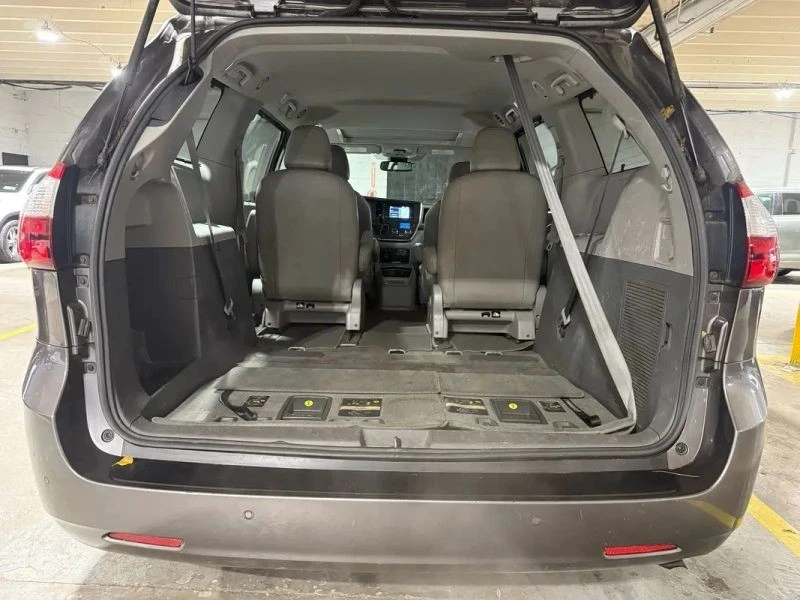 2018 Toyota Sienna 3rd Gen - Image 7 of 12