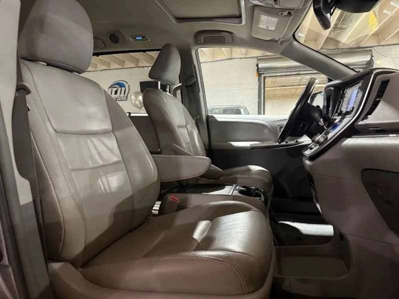 2018 Toyota Sienna 3rd Gen - Image 10 of 12