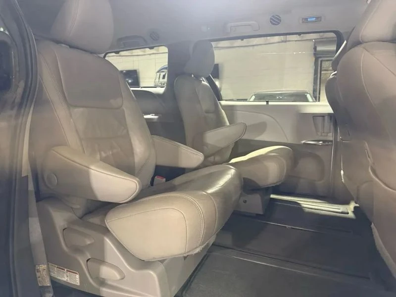 2018 Toyota Sienna 3rd Gen - Image 12 of 12