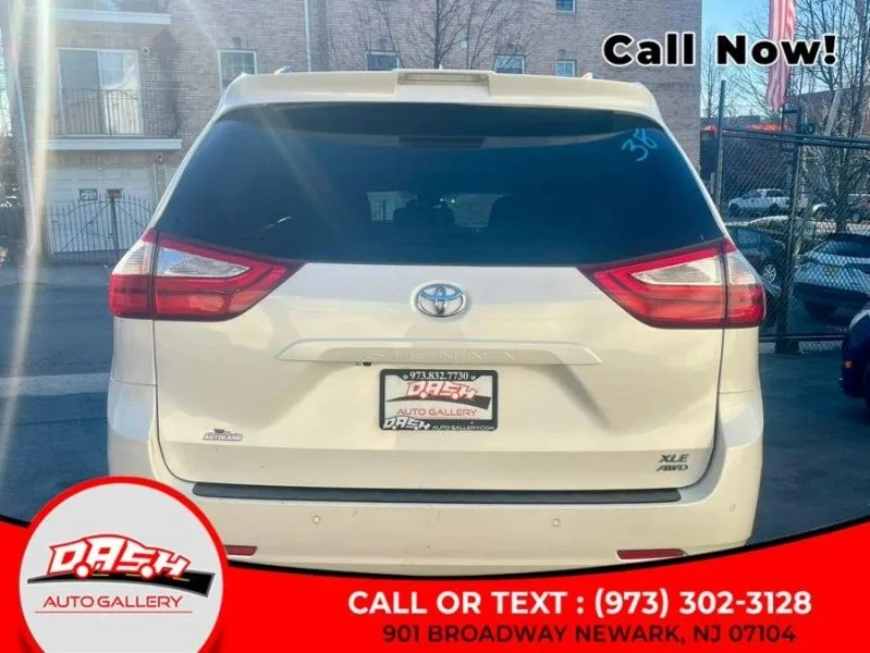 2018 Toyota Sienna 3rd Gen - Image 5 of 12