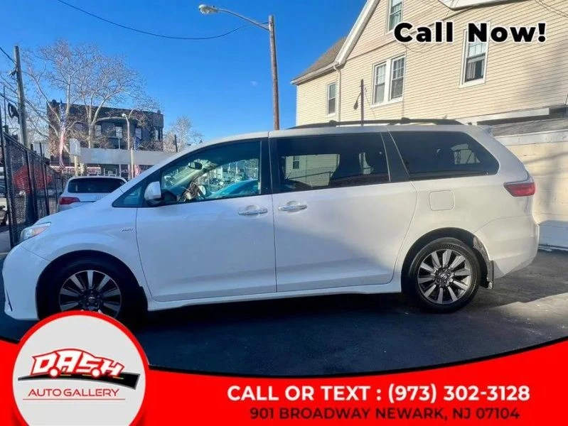 2018 Toyota Sienna 3rd Gen - Image 11 of 12